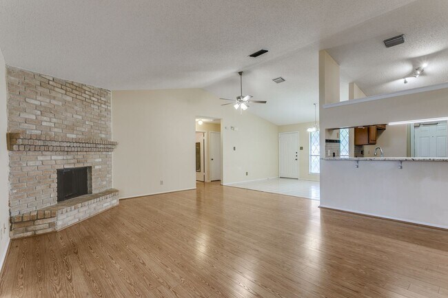 Building Photo - Charming 3-bedroom, 2 bath home in desirab...