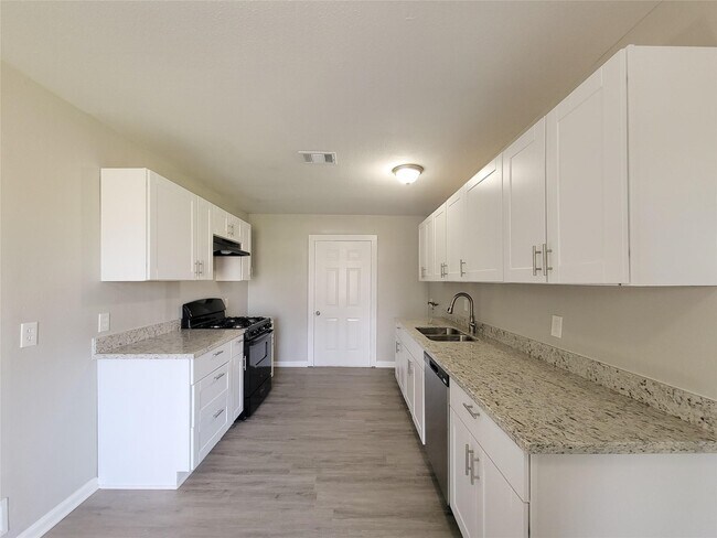 Building Photo - 4909 Holloway Dr