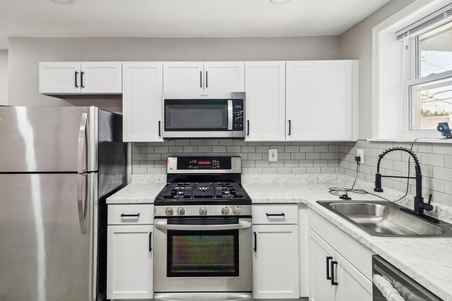 Building Photo - 2134 W Fayette St