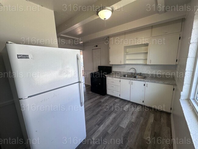 Building Photo - $650 - 1 bed 1 bath - Duplex
