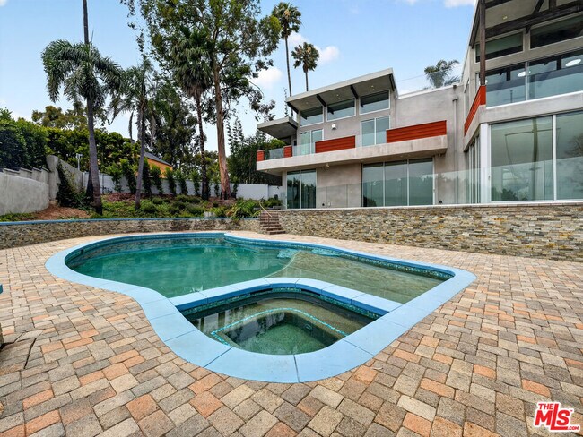 Building Photo - 770 Paseo Miramar
