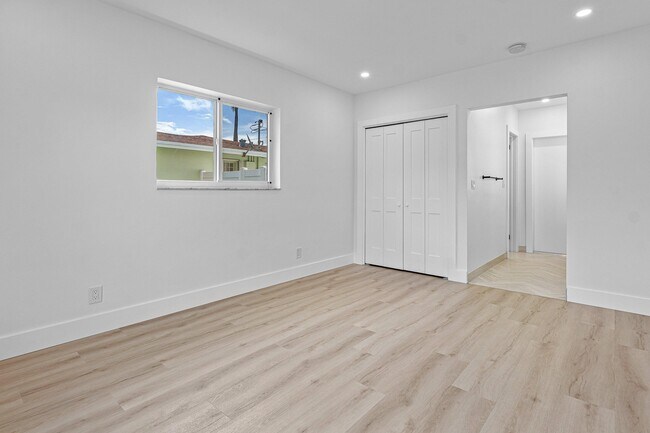 Building Photo - 970 SW 7th St