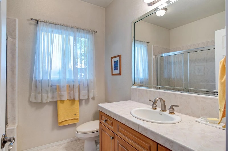 Building Photo - 872 E Green Acres Dr