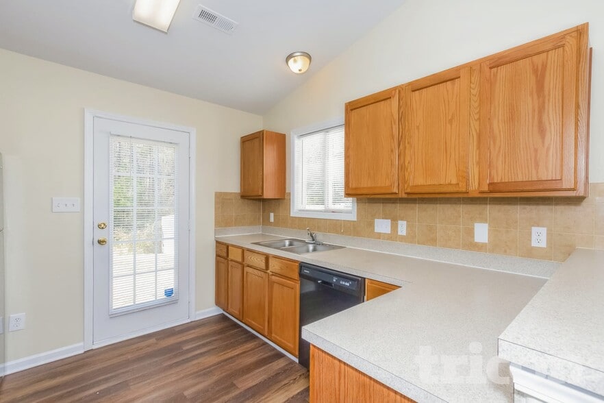 Building Photo - 10437 Hugue Way