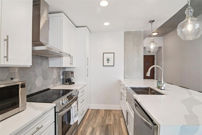 Building Photo - 777 N Ashley Dr