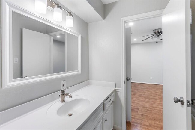 Building Photo - 4010 Briar St