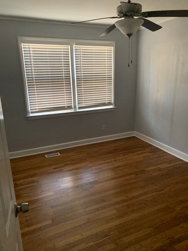 Building Photo - 1915 Headland Dr