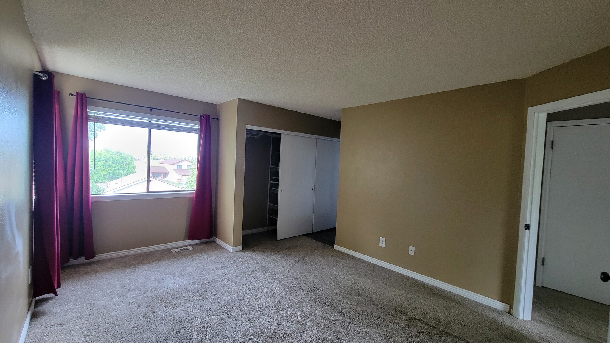 Primary bedroom. - 513 Southpark Rd