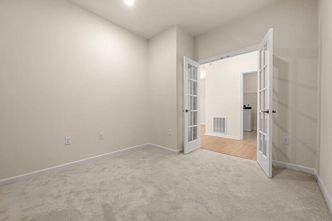 Building Photo - 2 Stratton Dr