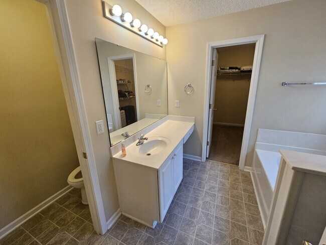 Building Photo - Furnished Mid Term rental
