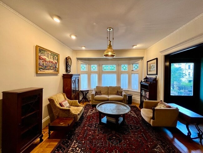 Building Photo - 684 Washington St