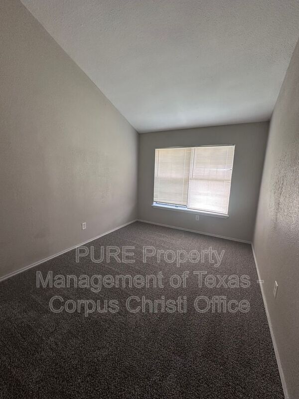 Building Photo - 2805 Summer Ridge Dr