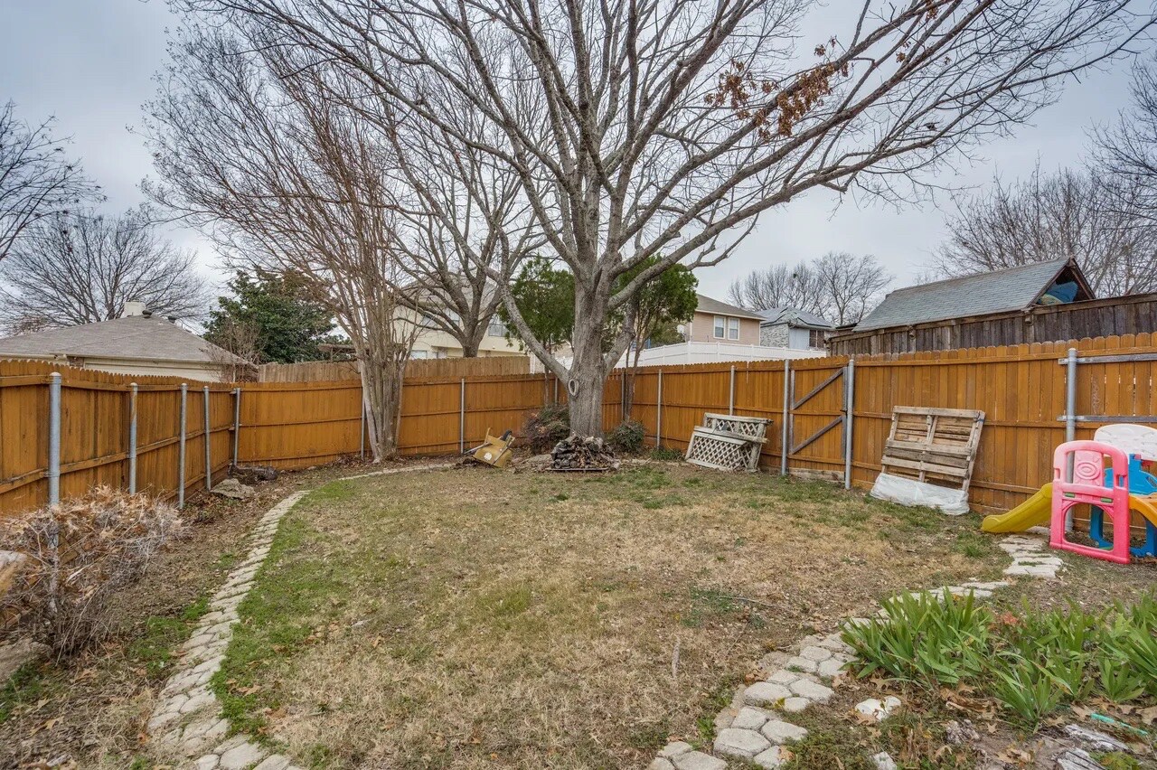 Building Photo - Room in House on Bandera St