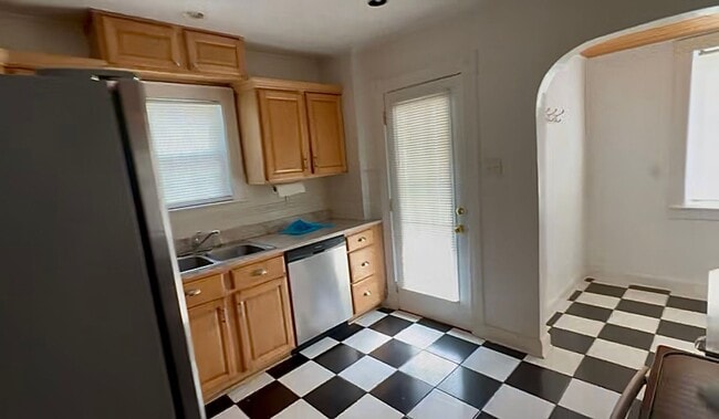 Building Photo - 663 Eastmoor Blvd