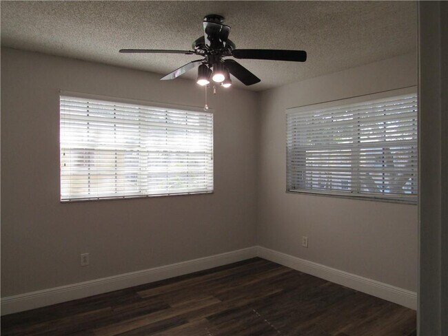 Building Photo - 5240 SW 121st Ave
