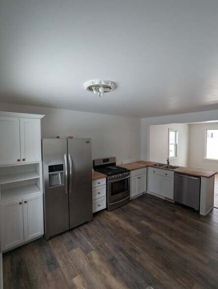 Building Photo - 4527 Hanover Ave