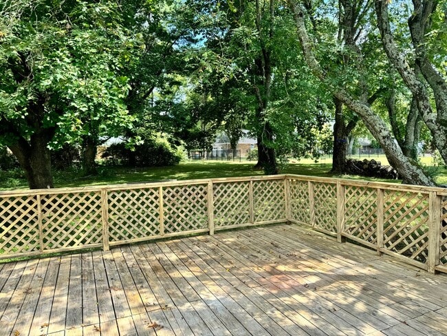 Building Photo - Renovated 3 BR Home in the Heart of Murfreesboro