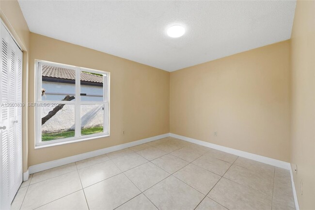 Building Photo - 631 SW 88th Ct