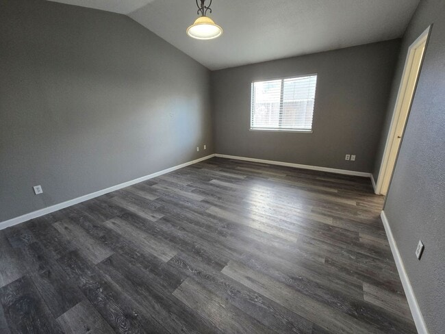 Building Photo - 3313 Jamestown Dr