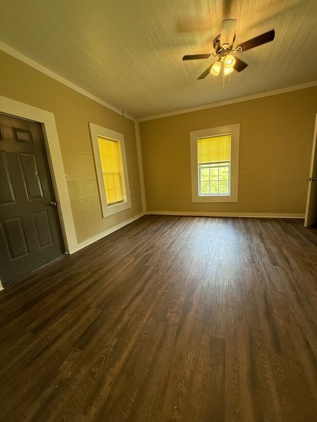 Building Photo - 2 Bed/1 Bath House