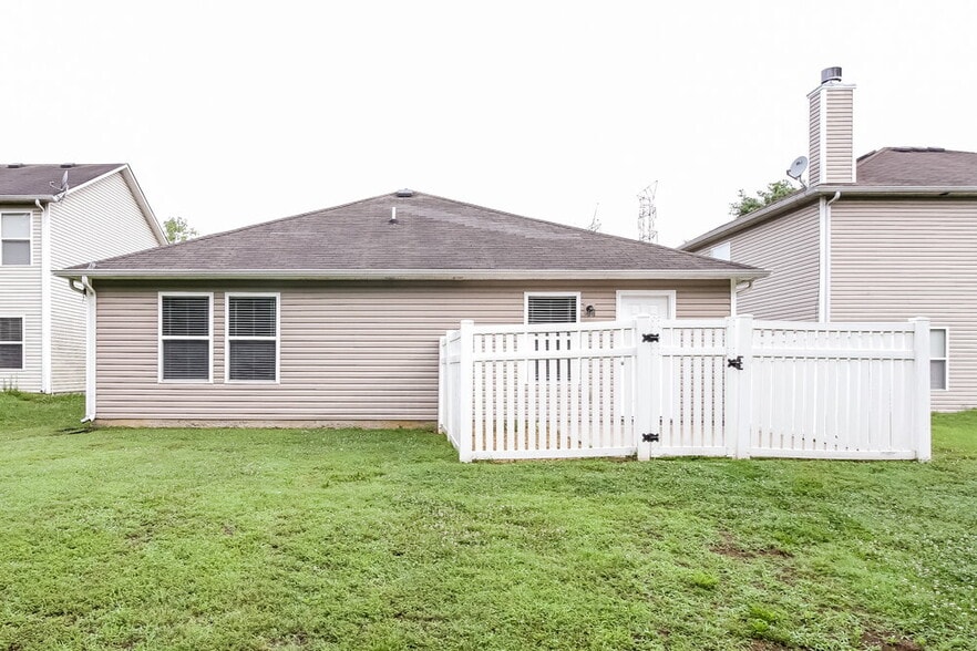 Building Photo - 5220 Sunsail Dr