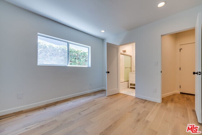 Building Photo - 13133 Morrison St