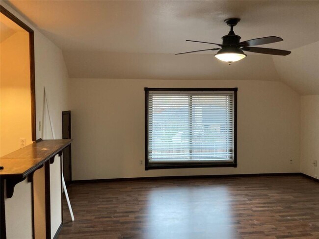 Building Photo - 405 Rhoades Ct