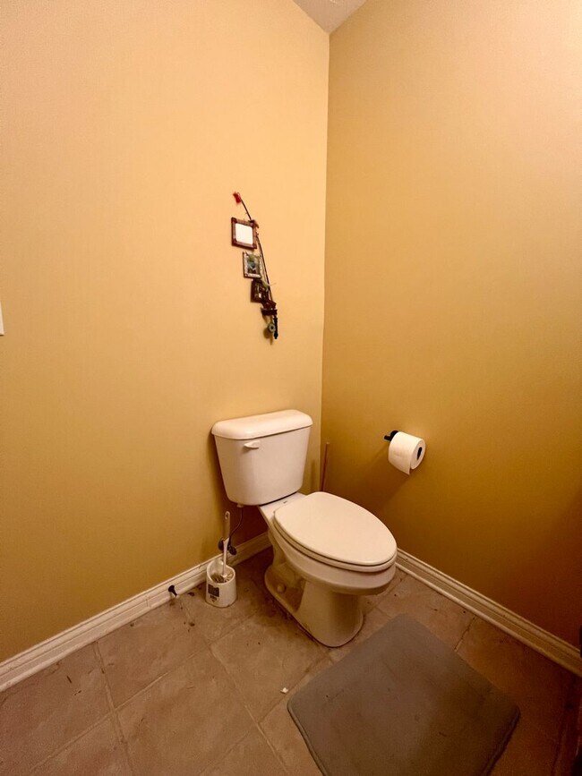 Building Photo - Gorgeous brick home with room to roam!