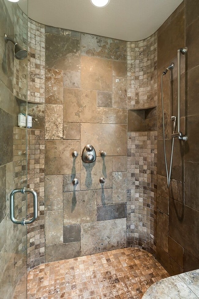 Building Photo - Westside custom home with high end craftsman finishes