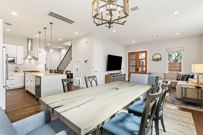 Building Photo - 807 Nicholson St