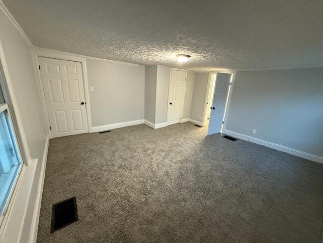 Building Photo - 127 4th St