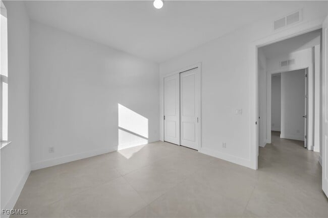 Building Photo - 1612 NW 9th Ave