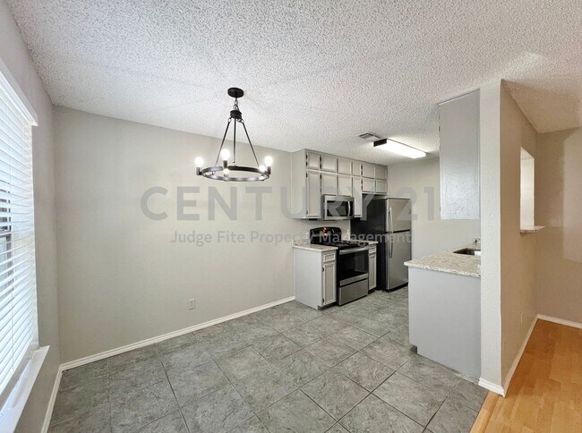 Building Photo - 104 Woodie Way