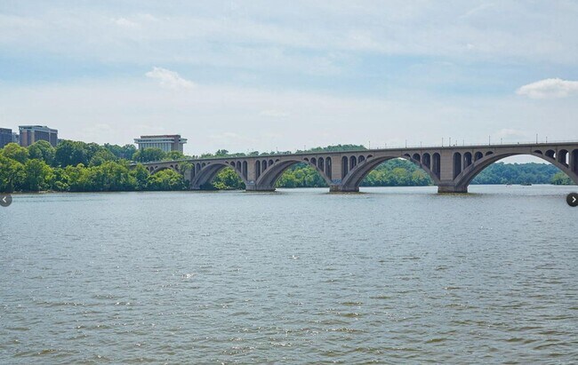 Building Photo - Georgetown Splendor with Garage Parking