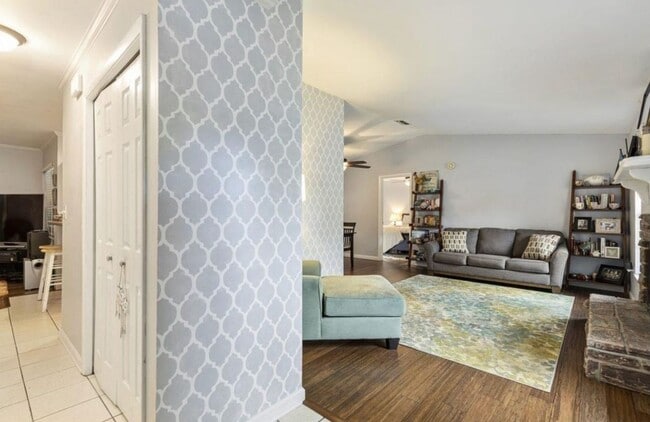 Building Photo - Beautifully maintained 2-bedroom, 2-bathroom home with a garage in Westwood