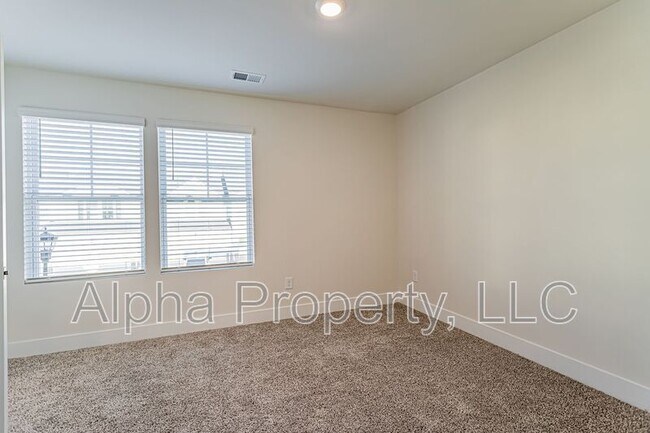 Building Photo - 47 Centimeters Dr