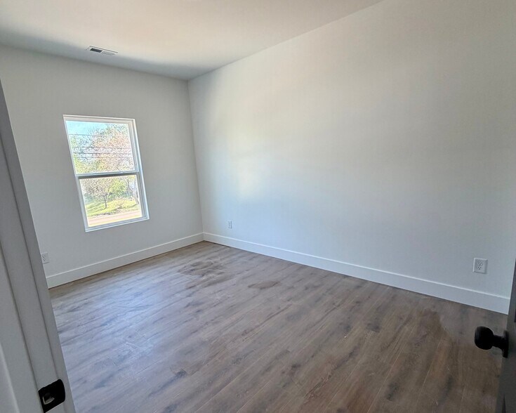 Building Photo - 3425 Garden Dr