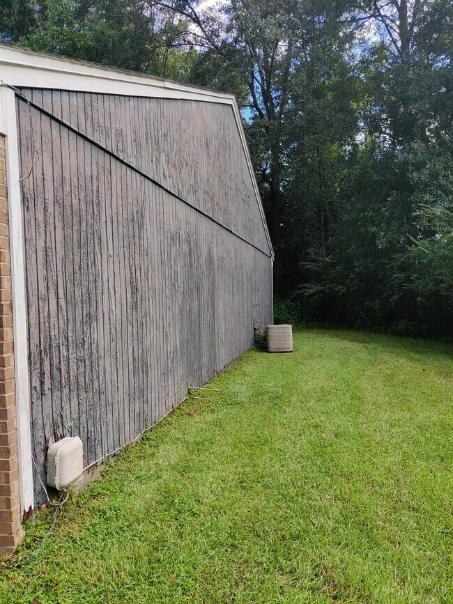 Building Photo - 2133 Sandpiper St