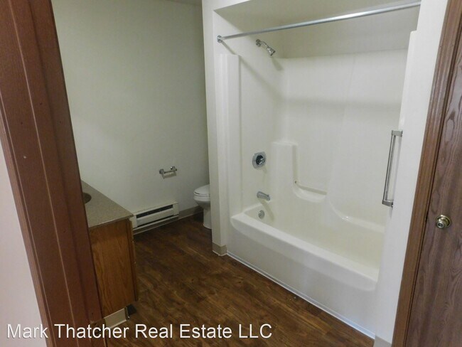 Building Photo - 215 Weed St