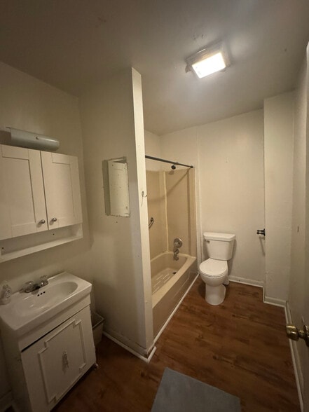 Building Photo - 2165 Oakdale Ave