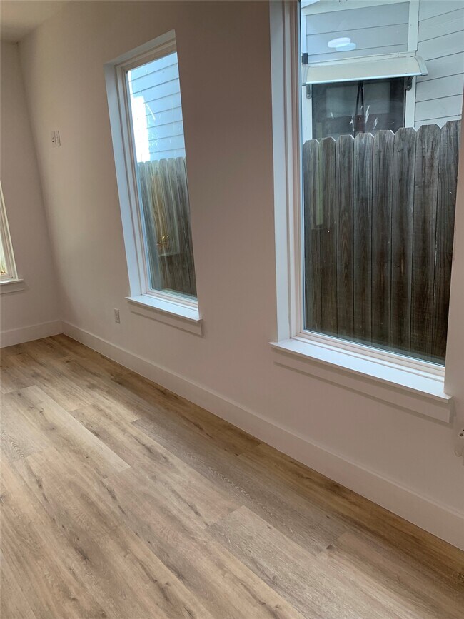 Building Photo - 9026 Scott St