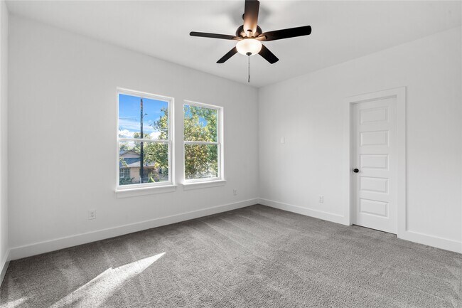 Building Photo - 2213 Lee St