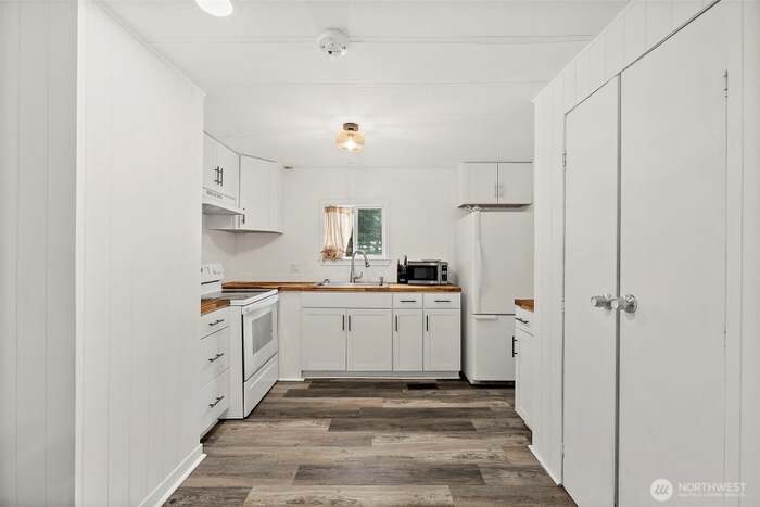 Building Photo - 16503 Village Dr SE