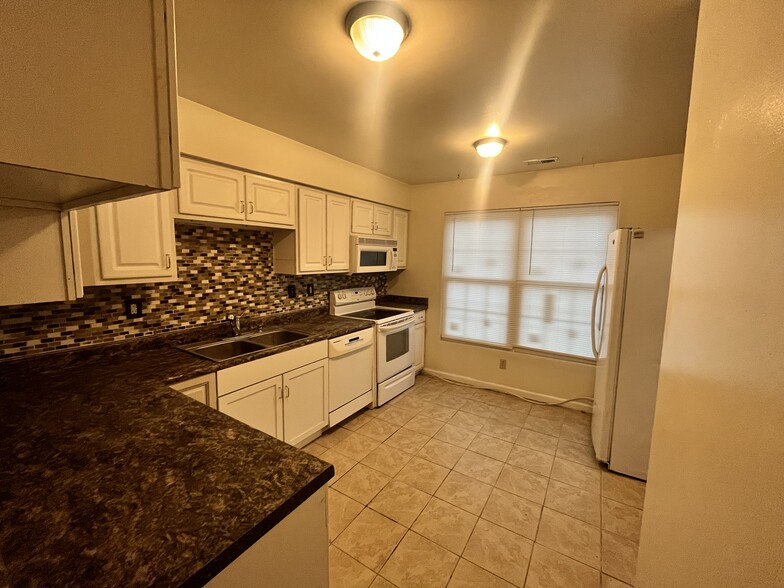 Kitchen - 5379 Grand Lake Cres