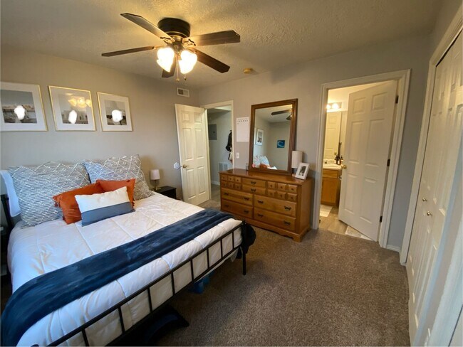 Building Photo - M520CC