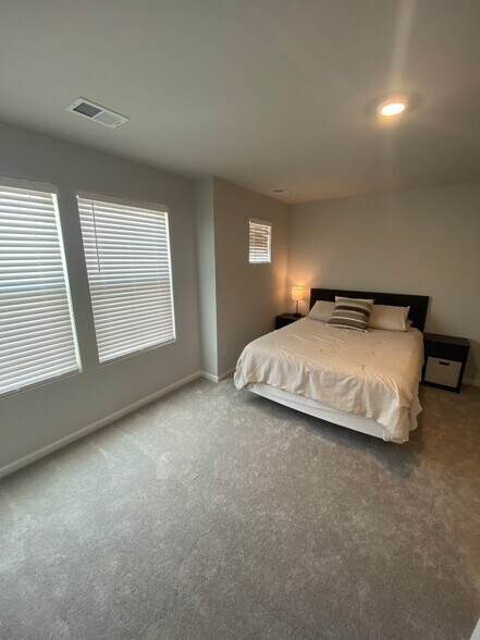 Building Photo - 152 Talladega Dr