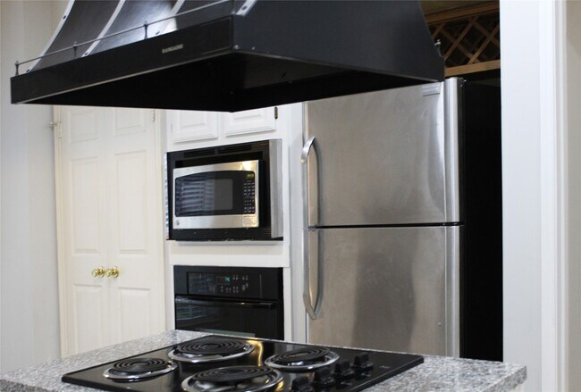 Building Photo - 4918 Maple Brook Ln