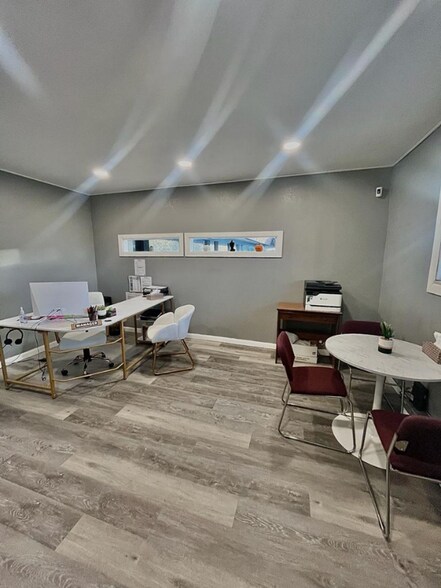 Building Photo - 111 S Summit St