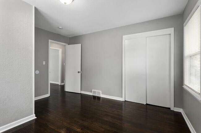 Building Photo - Ready for Move-in Home at Raytown! Nestled on dead end street off Raytown Road for rent 3 bedroom...