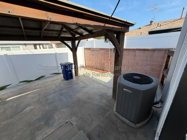 Building Photo - 5029 Fidler Ave